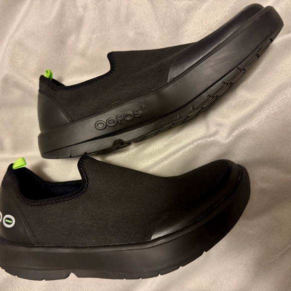 OOFOS OMG EZEE RECOVERY SLIP ONS SIZE 8.5 NWOT - Picture 2 of 6